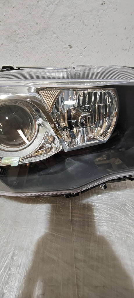 Frontscheinwerfer Mitsubishi Lancer VIII 8301C3-86 Xenon Rechts Headlight