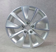 Load image into Gallery viewer, 1x Alufelge 18 Zoll 7.5&quot; 5x112 43ET Glanz Silber 5E0601025 Skoda Octavia Iii