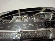 Laden Sie das Bild in den Galerie-Viewer, Frontscheinwerfer Skoda Fabia III 6V1941015F 030111523101 LED Links Headlight
