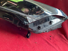 Laden Sie das Bild in den Galerie-Viewer, Frontscheinwerfer Skoda Enyaq 5LB941015A Full LED Links Scheinwerfer Headlight