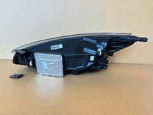 Laden Sie das Bild in den Galerie-Viewer, Frontscheinwerfer Ford Focus MX7B-13E014-ED MX7B-13E014 Rechts Headlight SCH7867065244wj