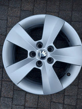 Laden Sie das Bild in den Galerie-Viewer, 1x Alufelge 15 Zoll 6.0" 5x100 38ET Glanz Silber 5JA601025L Skoda Fabia Iii FEL9437369045qj