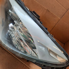 Laden Sie das Bild in den Galerie-Viewer, Frontscheinwerfer BMW 5 F07 97199603-11 Xenon Ein Stück (Rechts oder Links) SCH5402295142en