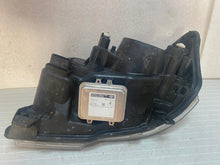 Laden Sie das Bild in den Galerie-Viewer, Frontscheinwerfer Mercedes-Benz Viano A6398202961 Xenon Rechts Headlight