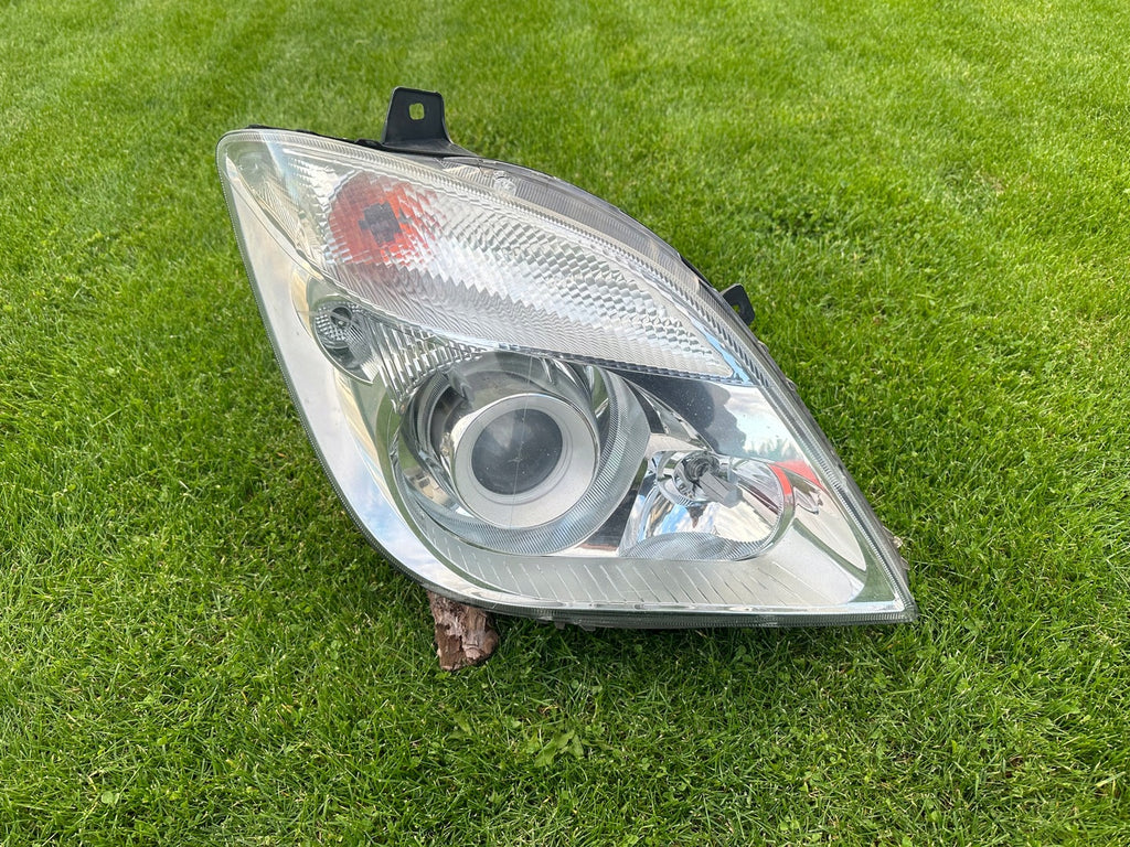 Frontscheinwerfer Mercedes-Benz Sprinter 9068201061 Xenon Rechts Headlight SCH6429322712gh