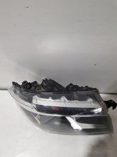 Load image into Gallery viewer, Frontscheinwerfer VW Crafter 7C1941006 Rechts Scheinwerfer Headlight SCH9369903309pc