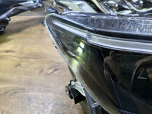 Laden Sie das Bild in den Galerie-Viewer, Frontscheinwerfer Toyota Yaris Cross OD-310 Rechts Scheinwerfer Headlight SCH7626484381rn