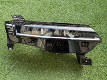 Laden Sie das Bild in den Galerie-Viewer, Frontscheinwerfer Renault Megane I E-Tech 260104574R Rechts Headlight SCH4261140323rr