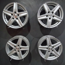 Laden Sie das Bild in den Galerie-Viewer, 4x Alufelge 16 Zoll 6.5" 5x112 38ET Glanz Silber Audi Superb III Octavia I FEL1344194403mp