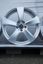 Laden Sie das Bild in den Galerie-Viewer, 4x Alufelge 18 Zoll 8.5" 5x112 48ET Glanz Silber A2124011302 Mercedes-Benz FEL2621481142kk