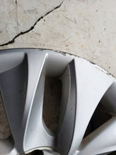 Load image into Gallery viewer, 1x Alufelge 17 Zoll 7.5&quot; 4x108 27ET Glanz Silber 9670292277 Citroën Rim Wheel