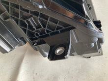 Laden Sie das Bild in den Galerie-Viewer, Frontscheinwerfer Skoda Enyaq 5LB941015A Full LED Links Scheinwerfer Headlight