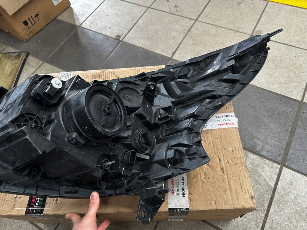 Frontscheinwerfer Opel Vivaro B Trafic III 260102650R Rechts Headlight SCH6161198413wu