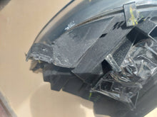 Laden Sie das Bild in den Galerie-Viewer, Frontscheinwerfer Mercedes-Benz X166 A1668207359 Xenon Rechts Headlight SCH4221361056oo