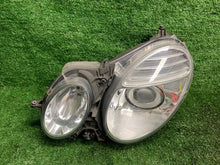 Laden Sie das Bild in den Galerie-Viewer, Frontscheinwerfer Mercedes-Benz W211 Xenon Links Scheinwerfer Headlight SCH9028452969ly