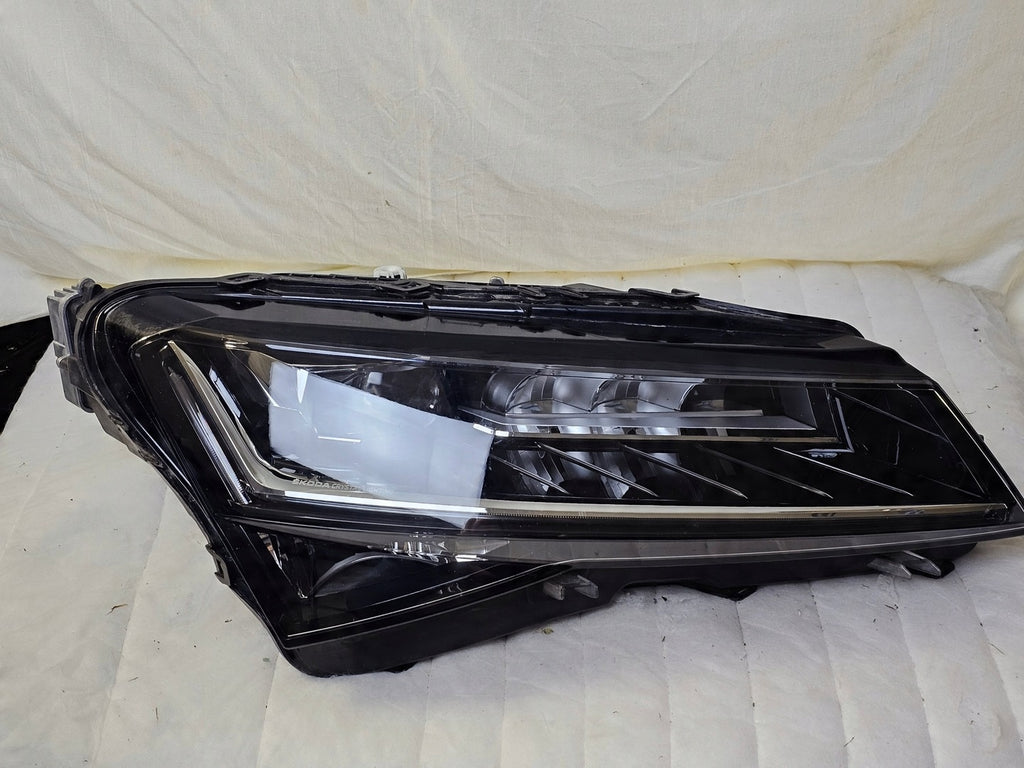 Frontscheinwerfer Skoda Superb III 3V1941016D 992941571AA LED Rechts Headlight