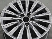 Load image into Gallery viewer, 1x Alufelge 17 Zoll 7.5&quot; 5x112 51ET Glanz Silber 8V0601025CB Audi A3 Rim Wheel