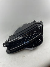 Laden Sie das Bild in den Galerie-Viewer, Frontscheinwerfer Skoda Karoq 57B941015C Links Scheinwerfer Headlight SCH2383155772zd