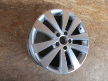 Laden Sie das Bild in den Galerie-Viewer, 1x Alufelge 17 Zoll 7.0" 5x112 54ET 5K0601025R VW Golf VI I Rim Wheel FEL5474823677nf