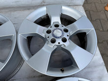 Laden Sie das Bild in den Galerie-Viewer, 4x Alufelge 17 Zoll 7.5" 5x112 47 5ET Glanz Silber A2044013602 Mercedes-Benz FEL9647793393as