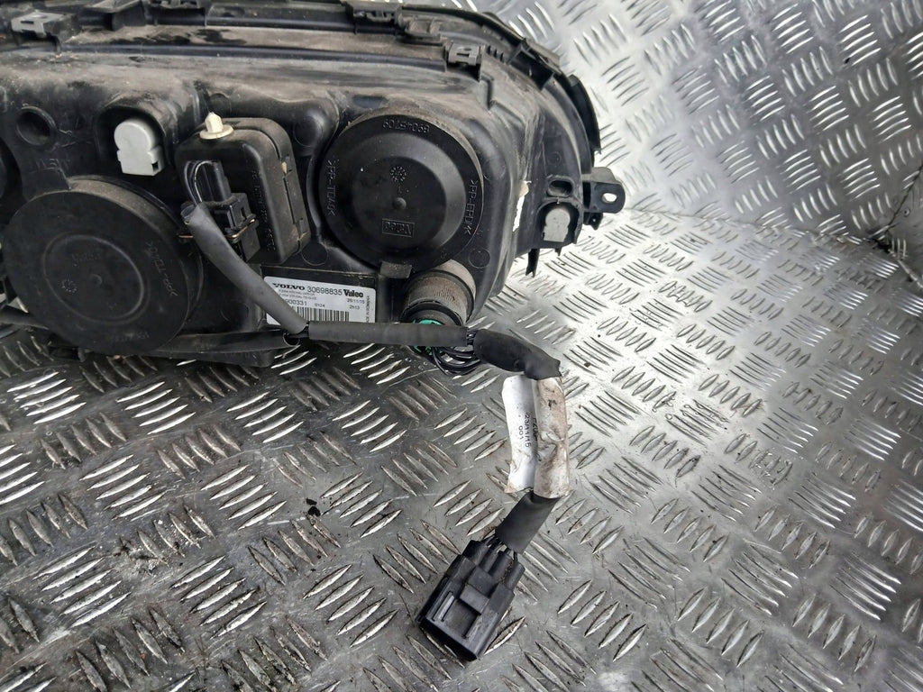 Frontscheinwerfer Volvo V70 II 30698835 89900331 Links Scheinwerfer Headlight