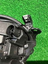 Laden Sie das Bild in den Galerie-Viewer, Frontscheinwerfer Toyota CSC24152 Ein Satz Scheinwerfer Headlight SCH6997403640th