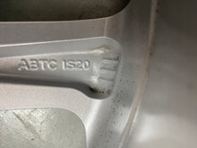 Laden Sie das Bild in den Galerie-Viewer, 1x Alufelge 16 Zoll 6.5" 4x108 20ET Glanz Silber 39007897 Opel Crossland FEL5864741701aq