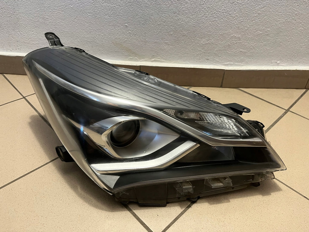 Frontscheinwerfer Toyota Yaris Rechts Scheinwerfer Headlight SCH4182991703yz