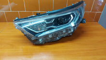 Load image into Gallery viewer, Frontscheinwerfer Toyota V 81185-42A33 LED Links Scheinwerfer Headlight