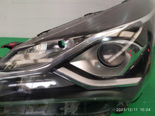 Load image into Gallery viewer, Frontscheinwerfer Toyota Yaris Links Scheinwerfer Headlight