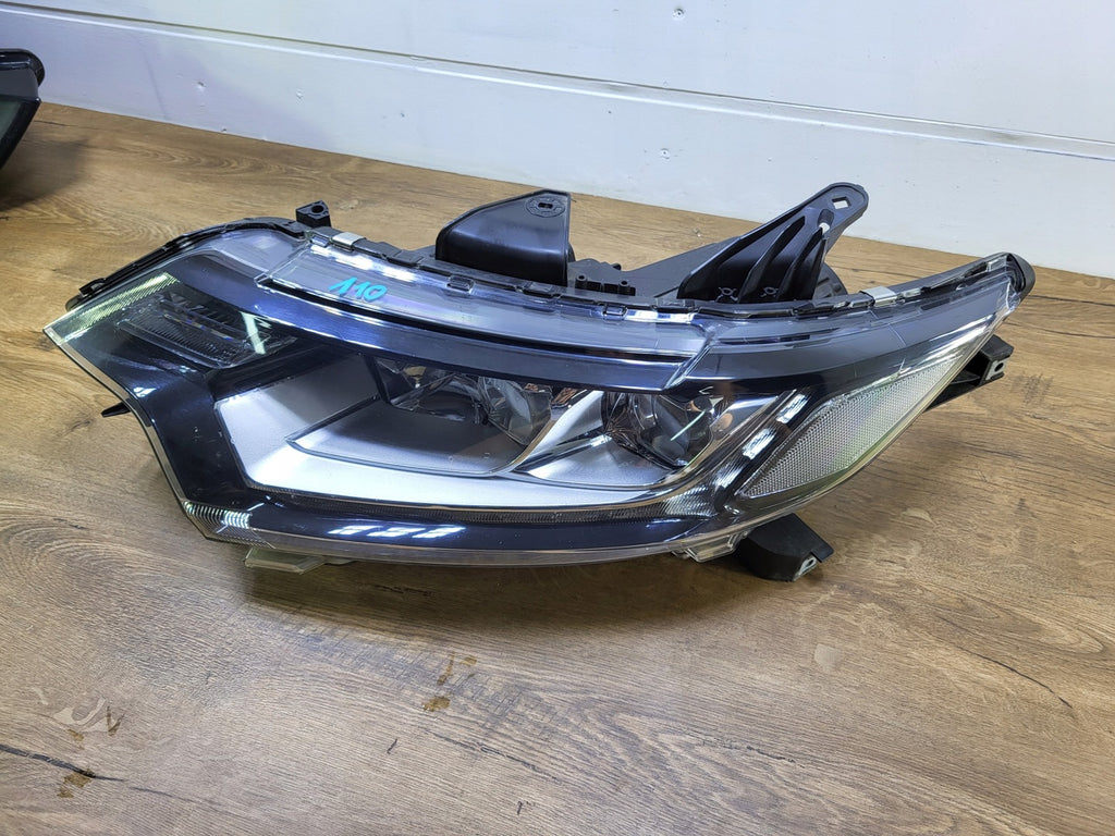 Frontscheinwerfer Mitsubishi Outlander III ECM921-22A10 Links Headlight