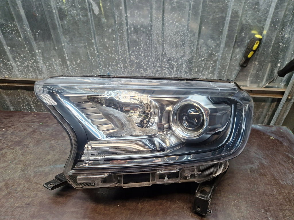 Frontscheinwerfer Ford Ranger EB3B-13W030 LED Links Scheinwerfer Headlight