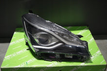 Laden Sie das Bild in den Galerie-Viewer, Frontscheinwerfer Toyota Yaris Rechts Scheinwerfer Headlight