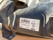 Laden Sie das Bild in den Galerie-Viewer, Frontscheinwerfer Ford Transit Courier ET7613W030-CK Links Headlight SCH1255672470xn