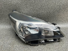 Load image into Gallery viewer, Frontscheinwerfer Toyota Yaris Rechts Scheinwerfer Headlight SCH9958764025to