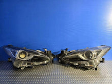 Laden Sie das Bild in den Galerie-Viewer, Frontscheinwerfer Mazda III BHR251040 Xenon Ein Stück (Rechts oder Links)