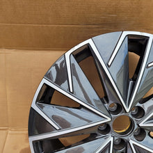 Laden Sie das Bild in den Galerie-Viewer, 1x Alufelge 17 Zoll 6.5" 5x112 658601025F Skoda Scala Rim Wheel FEL3930797375ul
