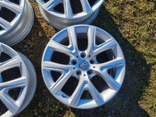 Laden Sie das Bild in den Galerie-Viewer, 4x Alufelge 17 Zoll 6.5" 5x112 39ET Silber 6856076 Audi Rim Wheel FEL4289197198ew