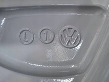 Load image into Gallery viewer, 4x Alufelge 17 Zoll 6.5" 5x112 46ET Glanz Silber 5H0601025B VW Golf Viii FEL5716081126ii