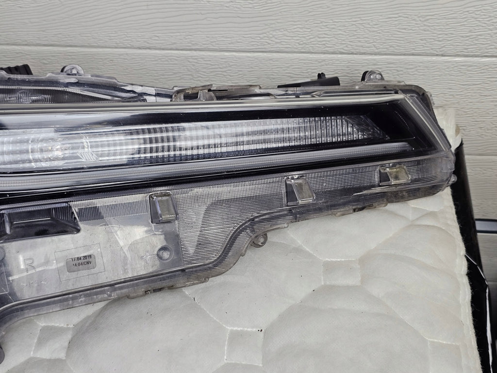 Frontscheinwerfer Toyota Corolla 81110-02S70 LED Ein Stück (Rechts oder Links)