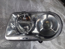 Load image into Gallery viewer, Frontscheinwerfer Chrysler 300c Xenon Links Scheinwerfer Headlight SCH8430127048jx