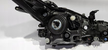 Laden Sie das Bild in den Galerie-Viewer, Frontscheinwerfer Toyota Corolla 81150-02T31 FALSE Scheinwerfer Headlight SCH5641128028mf
