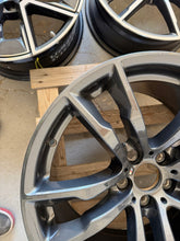 Load image into Gallery viewer, 1x Alufelge 20 Zoll 10.5" 5x120 37ET Glanz Graphit 2284655 BMW Rim Wheel FEL7489328226ll