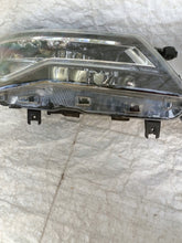 Laden Sie das Bild in den Galerie-Viewer, Frontscheinwerfer Seat Ateca 576941007F 6F1941007E LED Rechts oder Links