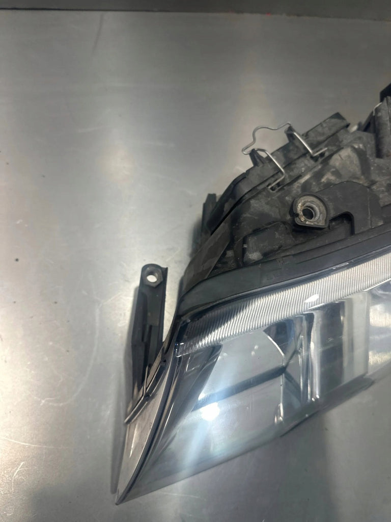 Frontscheinwerfer Skoda Superb Links Scheinwerfer Headlight