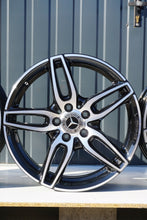 Load image into Gallery viewer, 4x Alufelge 18 Zoll 7.5&quot; 5x112 52ET Glanz Schwarz A1764010700 Mercedes-Benz W176