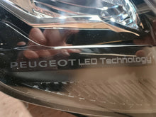 Laden Sie das Bild in den Galerie-Viewer, Frontscheinwerfer Peugeot 2008 208 II 9833036380 LED Links Headlight SCH6682797792id
