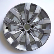 Load image into Gallery viewer, 1x Alufelge 17 Zoll 7.0&quot; 5x112 45ET 2GA601025A Vw Rim Wheel