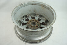 Laden Sie das Bild in den Galerie-Viewer, 1x Alufelge 16 Zoll 7.0&quot; 5x108 49ET 8623855 Volvo Rim Wheel