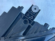 Laden Sie das Bild in den Galerie-Viewer, Frontscheinwerfer VW Touran 5TB941035E LED Ein Stück (Rechts oder Links)